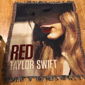 ❤️Taylor Swift Red Tour Blanket ❤️